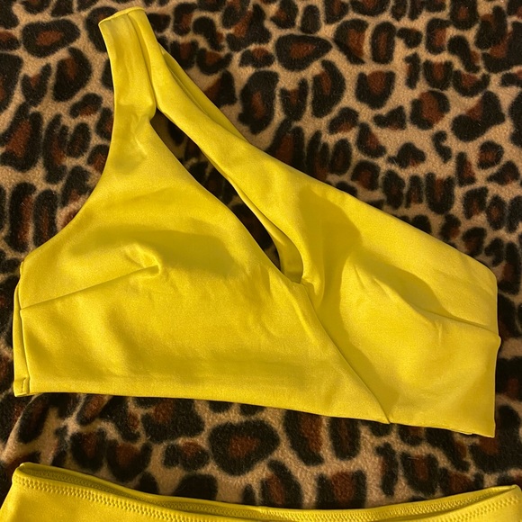 Neon yellow lime Brazilian bikini - Picture 2 of 7